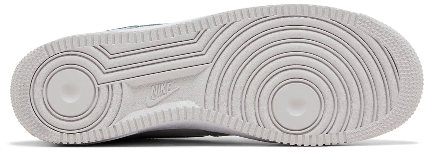 Nike Air Force 1 '07 LV8 'Wolf Grey Patent'