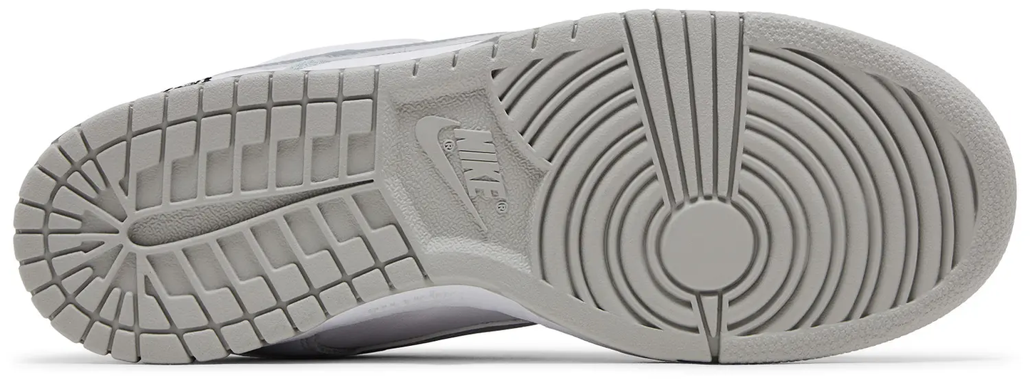 Nike Supreme x Dunk Low SB 'White Metallic Silver'